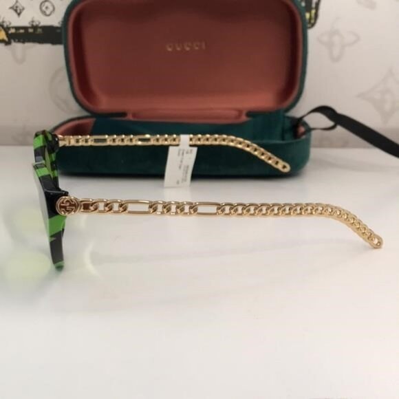 New Authentic Gucci GG0978S 006 Zebra Cat-Eye Sunglasses w/ GG Charms Green/Gold